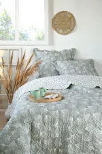 Cuvertură matlasată Nova 260X240 cm, 2 fețe de pernă 65X65 cm, culoare verde pastel, 100% poliester - imagine 2